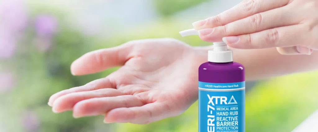 Gel mousse désinfectant STERI-7 sur les mains